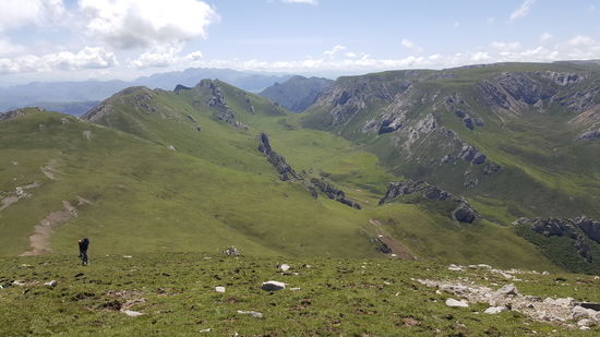 Und nochmal....besonders schön: 3-5 Adler kreisen über uns. Die stolzen Tiere lassen sich vom Wind tragen