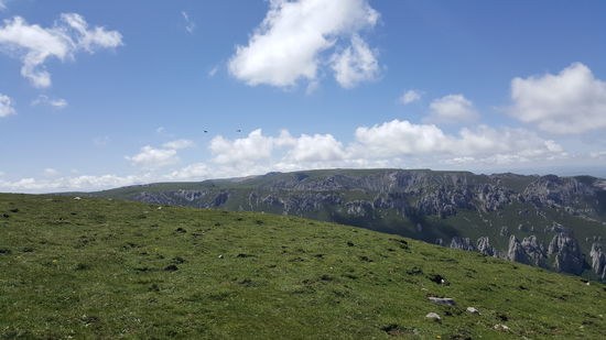 Wir sind erst um 12.45 Uhr zurück und alle sind fertig mit Essen.
Wir bekommen extra noch was gekocht