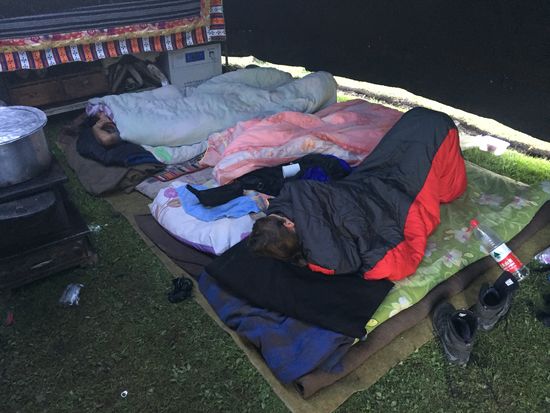 Unser Guide hat die Ruhe weg und krabbelte erst um 8.30 Uhr aus den Decken