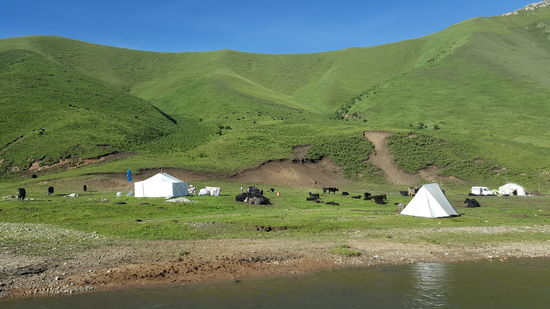 Andere Familien am anderen Ufer