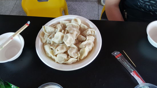 Eine riesige Portion, mit Fleisch gefüllt