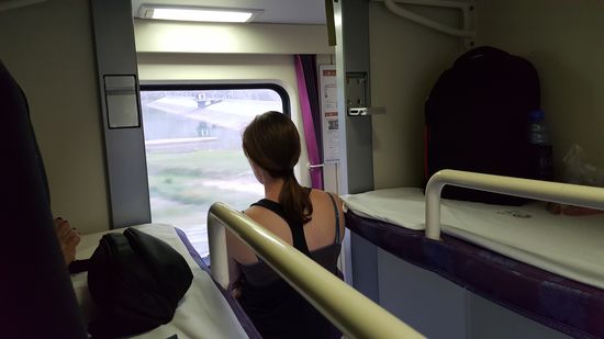 So kann man liegend die Landschaft vorbeiziehen sehen. Ich finde es sehr gemütlich