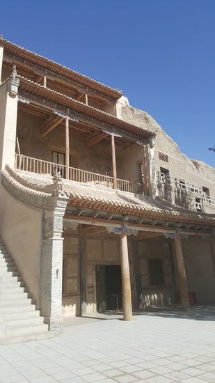 Aber unsere Dame hat einen Schlüssel und kann die Türen der Grotten öffnen, sodass wir nirgends warten müssen