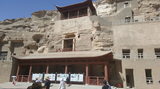 Nach der Yuan-Dynastie wurden die Grotten geschlossen und gerieten 500 Jahre in Vergessenheit, bis sie im frühen 20.Jh von ausländischen Forschern wiederentdeckt wurden.