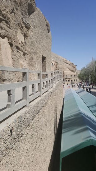 Im Jahre 1900 wurde eine verborgene Bibliothek entdeckt, mit Zehntausenden einwandfreien Manuskripten aus der Zeit 406 nChr.
Dieser unglaubliche Schatz wurde für eine lächerliche Summe von 220 Pfund nach Europa verkauft