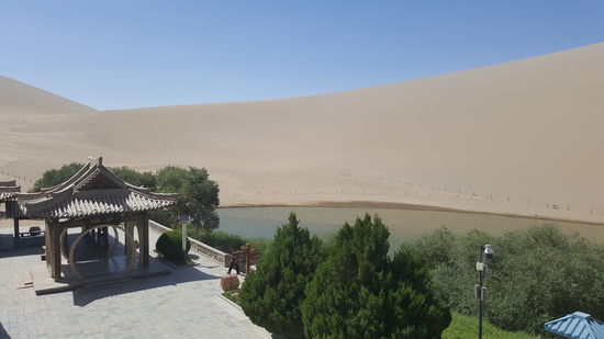 Hier trifft die Wüste auf eine Oase mit dem Mondsichelsee