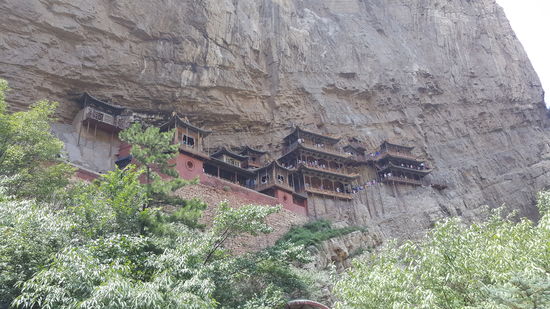 Immer wieder muss man zum Kloster hochschauen...