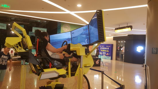 Ein futuristisches Spielzeug in der Eingangshalle