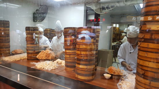 Im Fenster kann man die Herstellung beobachten