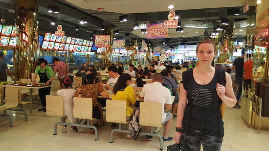 Unglaublich: was man vom hörensagen kennt ist wahr: hier gibt es richtige Esshallen