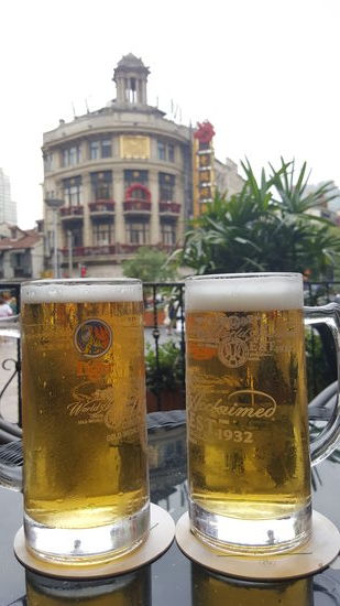 Happy hour: 1 Bier und Pommes für 55 Yen, da muss man doch einfach zuschlagen!