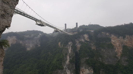 Von hier sieht man noch mal schön die Glasbrücke