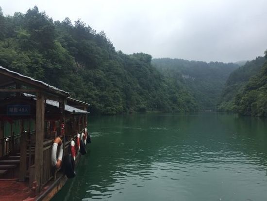 Das letzte Stück fahren wir mit einem Boot zurück