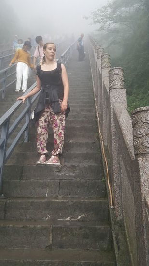 Trotzdem gehen wir die 999 Stufen hinauf zu....???
Wissen wir eigentlich nicht so genau...