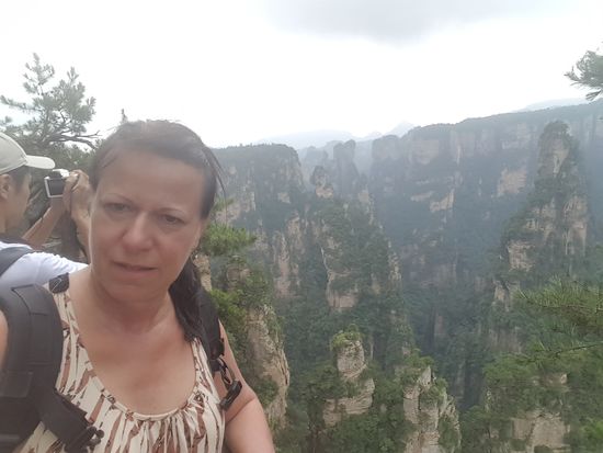 Es sind schon mehr Leute unterwegs als gestern...