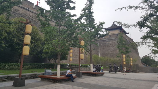 Die Stadtmauer, die um die ganze Altstadt geht...