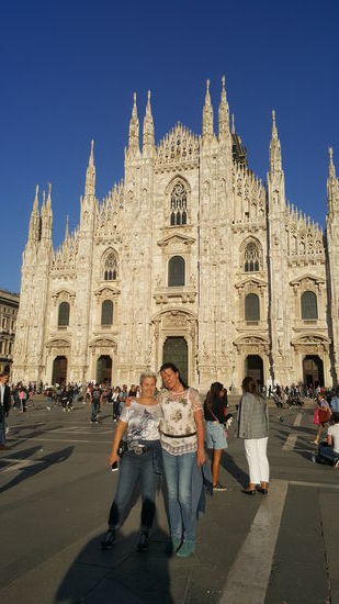 Menschenmassen und hunderte von Tauben
