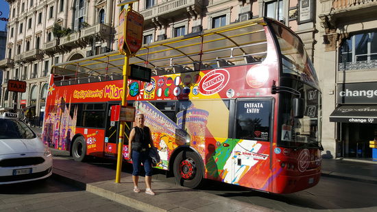 Am Dom kaufen wir ein 48-Stunden Ticket für den “Hop on and off” Bus
24 Stunden kosten 22 Euro und 48 Stunden 25 Euro—klar, dass da jeder das 2-Tage-Ticket nimmt