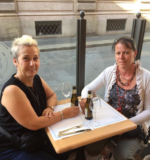 Die Aussenplätze sind alle sehr gut besucht