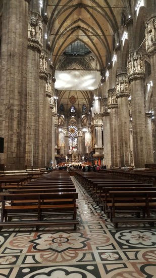 Es iat nicht sehr voll und die Stimmung hier ist sher feierlich