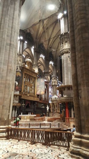 Der Dom wurde von 1388-1965 erbaut und ist 106m hoch und hat eine Grundfläche von über 11.000m2