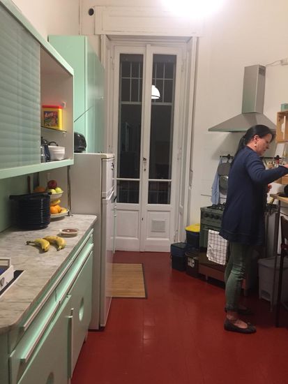 In unserer Pension kkochen wir uns noch Kaffee und durchstöbern die Schränke auf der Suche nach den restlichen Keksen vom Frühstück