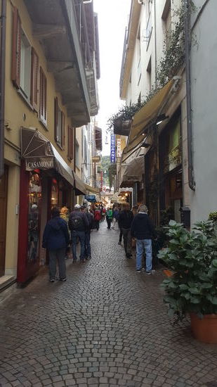 Wir laufen durch das belebte Touristenviertel mit den vielen kleinen Gassen