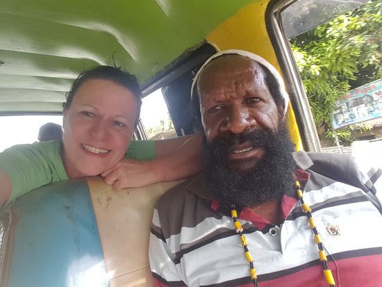 Ich frage, und er macht gerne ein Selfie mit mir...
Da bekomme ich nach der schlaflosen Nacht im Flieger wieder gute Laune..