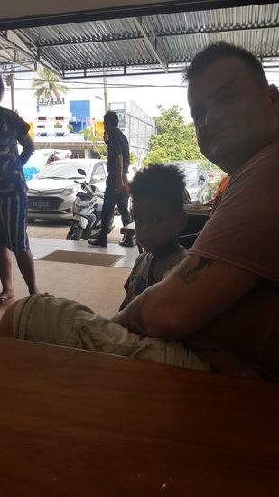 Ein süßer Papua-Junge