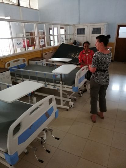 Sie ist so aufgeregt wie ich. Kann sich an mein Bett erinnern, und wir gehen dorthin.
Ich kann mich nun auch nicht mehr zurückhalten und mir laufen die Tränen..