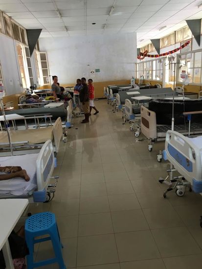 Heute ist der Saal sehr leer. Nur 3 Patienten sind da. Damals waren es über 30–auch einige Männer.