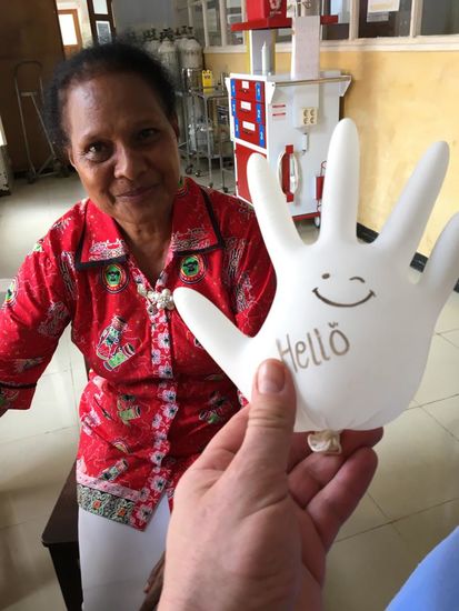 Etwas Spaß haben die Schwestern auch...