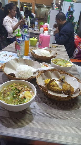 Wir nehmen noch ein großzügiges Frühstück zu uns