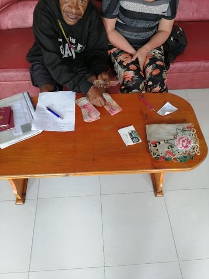 Plan und Geldübergabe....hier muss man verttrauen. Aber bisher bin ich ja noch nie enttäuscht worden