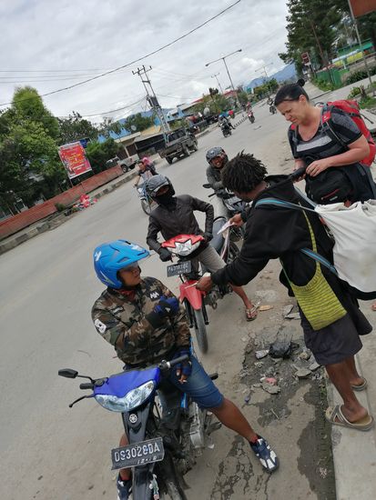 Da es ein paar Meter sind, schlägt Kanak vor Ojeks zu nehmen