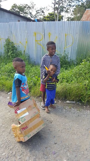 Wir beschließen einen Supermarkt aufzusuchen um Bonbons zu kaufen