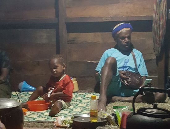 Über den Speck freuen sich alle, das scheint etwas ganz besonderes zu sein