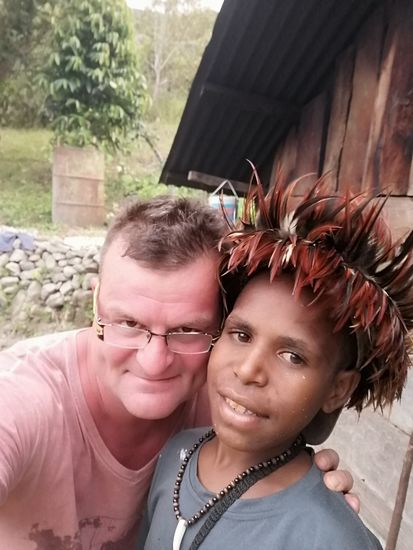 Der Junge hat mit diesem Kopfschmuck letzte Nacht ins neue Jahr getanzt...