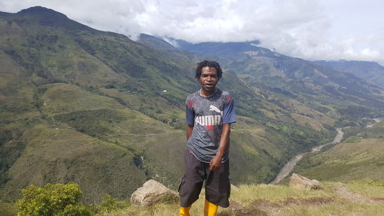 Kanak bittet uns ein Video von ihm zu drehen in dem er einen selbstkomponierten Song singt. Ein netter 2-Zeiler....