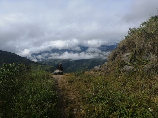 Eigentlich wollten wir schon um 7 Uhr aufbrechen, da der Weg sehr weit ist, aber unser „Guide“ Kanak hat verschlafen