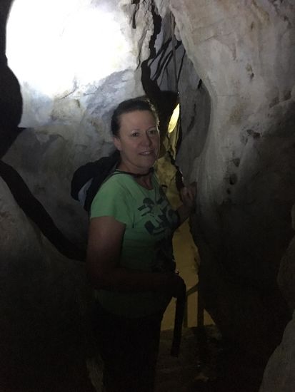 Kanak war erst oder schon einmal hier—da hätte er eigentlich an Taschenlampen denken müssen