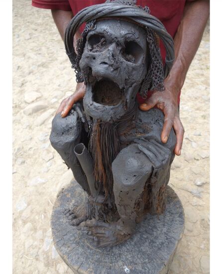 Ich habe ein Foto bekommen!
So sieht die Mumie aus: ein echter Mensch, mumifiziert und viele hundert Jahre alt...