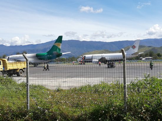 Nach 20 Minuten Fußmarsch sind wir da. Unser Gepäck ist ja nun deutlich minimiert...