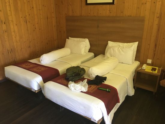 Unser Zimmer hat Balkon mit seitlichem Blick zum Meer