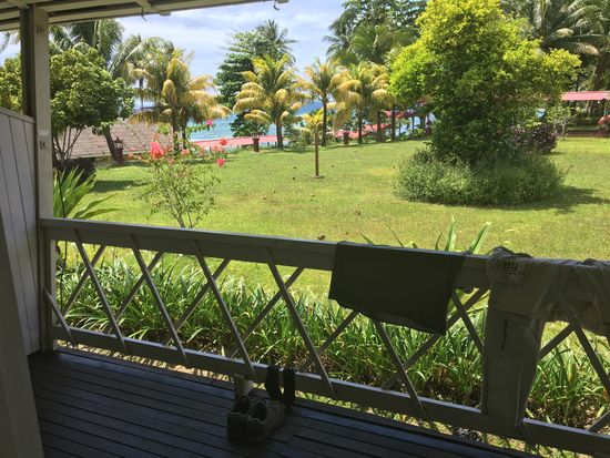 Vom Balkon sieht man das Meer