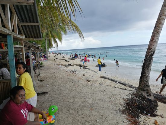 Ein weiteres Auto voller Krankenschwestern aus demselben Krankenhaus ist vor uns angekommen und hat für Essen und Trinken gesorgt
