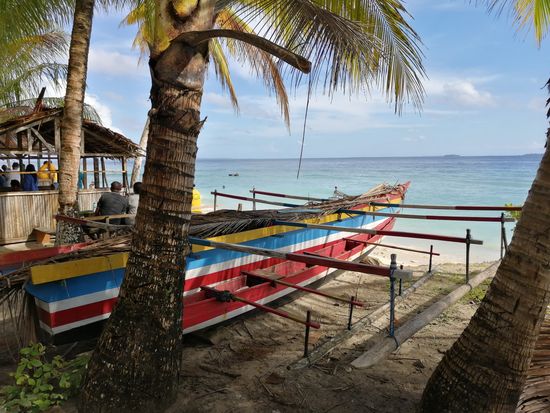 Nach dem essen gehen wir am Strand entlang ...