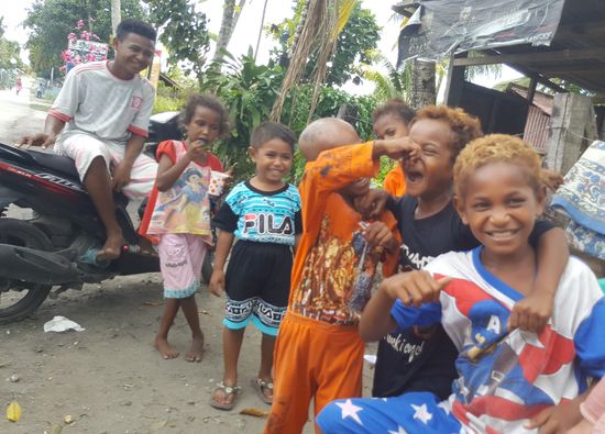 Spaß ohne Ende mit den Nasen... diese Kinder hier sind noch herrlich natürlich