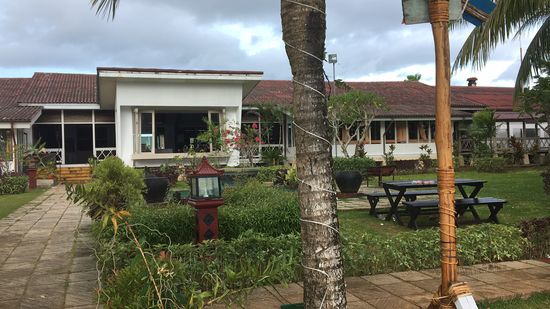 Zurück im Hotel warten wir auf Susi—sit hat bis 15 Uhr Dienst und will uns ihr bike bringen