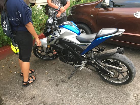 Gegen 16.30 Uhr kommt sie mit einer Freundin und den bikes vorbei